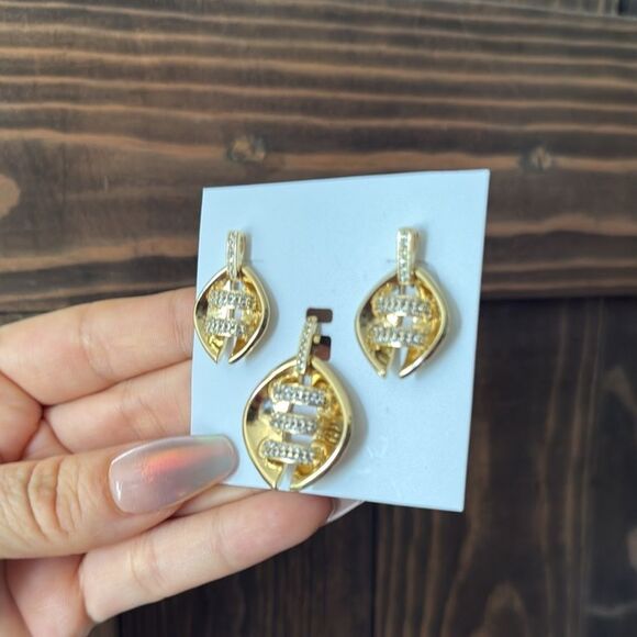 Elegant 14K Gold Plated Earrings And Pendant For Necklace Set - Picture 4 of 7